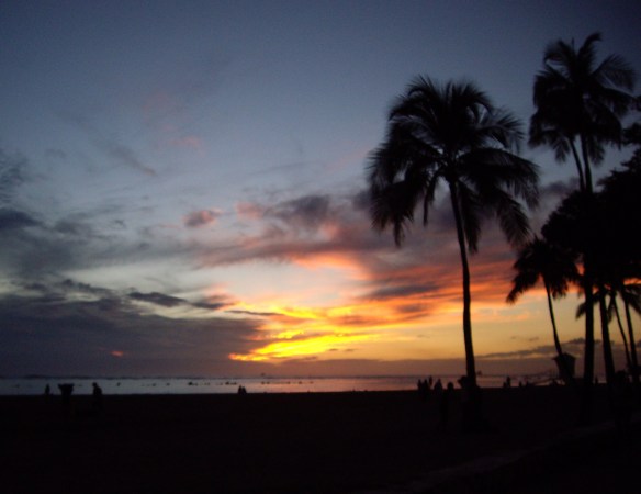 Beautiful sunset at Ala Moana Beach Park during tonight's training run.