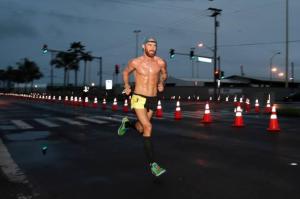 Thomas Puzey cruises to his first victory at the Great Aloha Run. ~ photo; Hawaii News Now